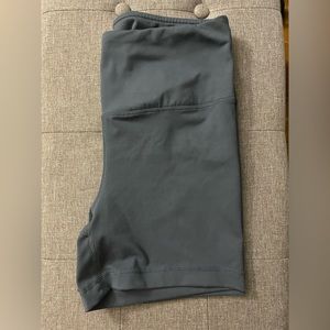 YOGALICIOUS LUX yoga biker shorts, size Large.
